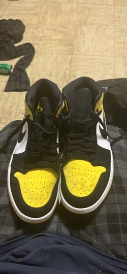 Jordan’s and air force  will TRADE FOR IPHONE OR AIRPODS