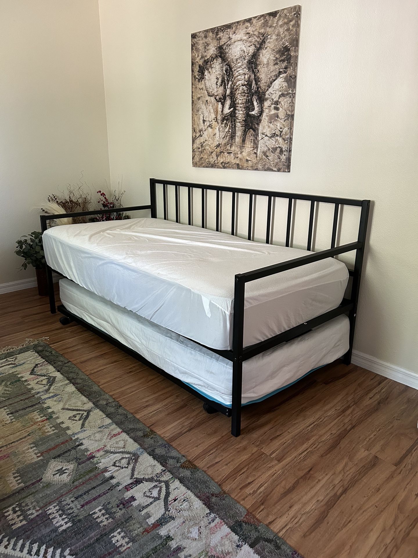 Black Metal Daybed With Trundle for Sale in Glendale, AZ OfferUp