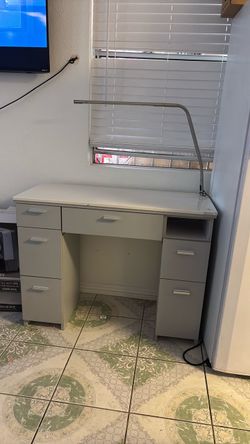 nail desk