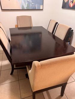 Dining Room Table & 6 Chairs