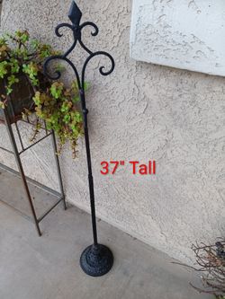 Adjustable Wrought Iron Wreath Stand With Wreath. Fun Porch Decor