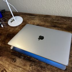 🔥 MacBook Air M1 (16GB RAM) - Fast, Powerful & Luxurious 