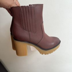 Women Boots Size 6