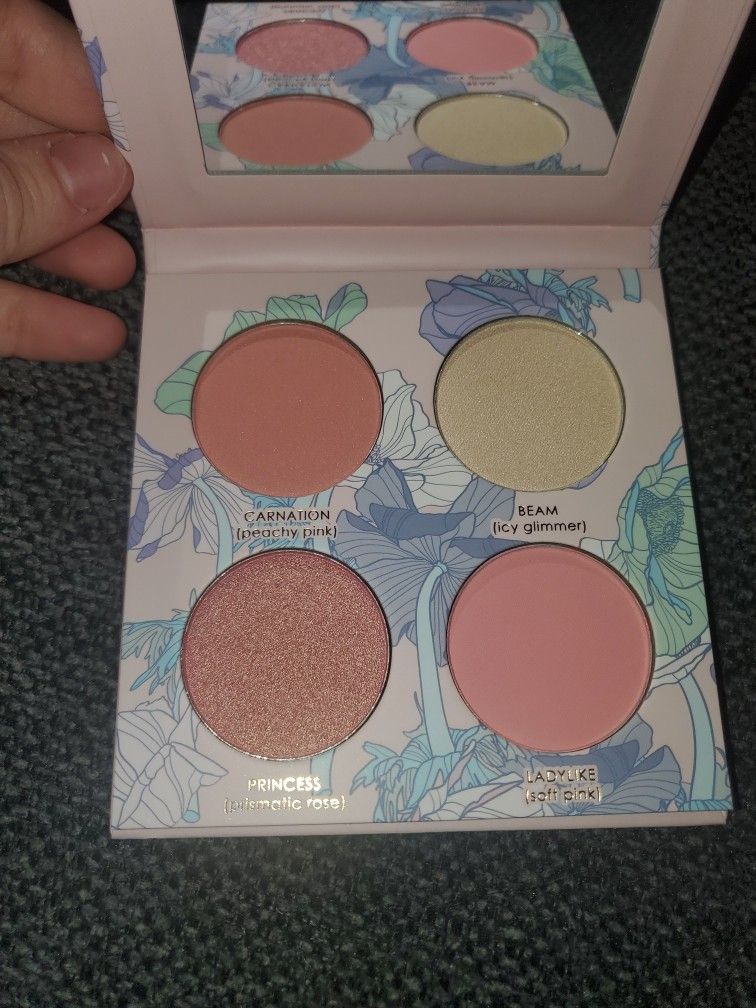Blush And Highlight Palette