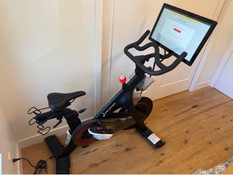 Peloton Bike w shoes