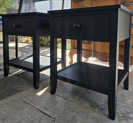 Lovely nightstands 2 of them
