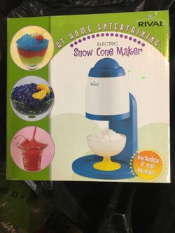 Snow cone maker