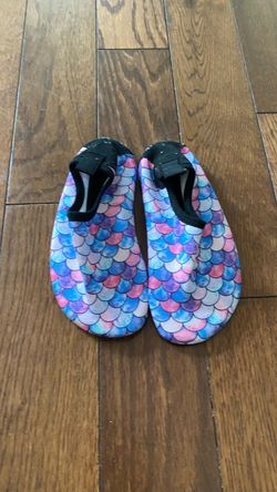 Girl water shoes