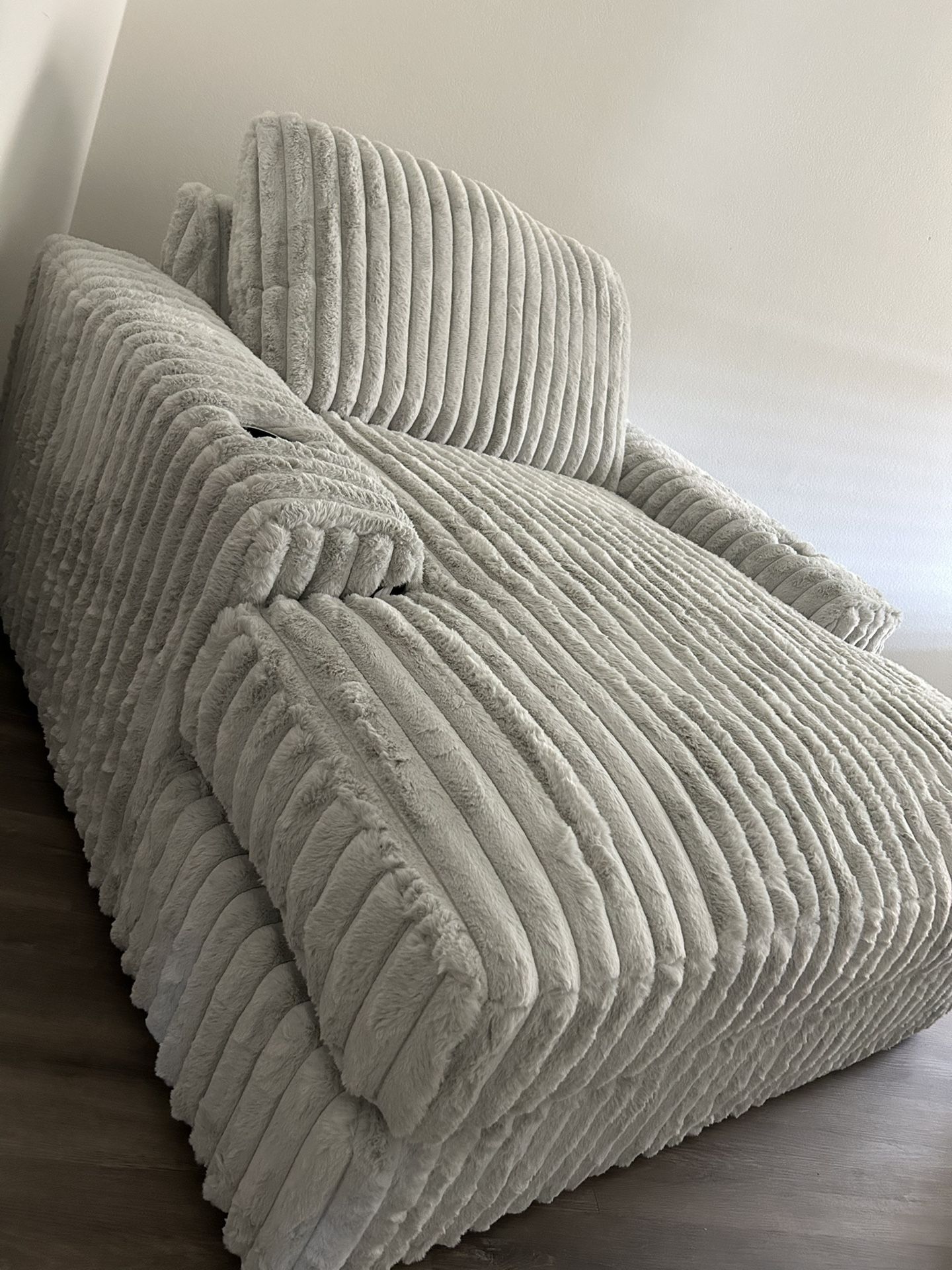 ‼️OVERSIDE CHAISE ‼️‼️BRAND NEW‼️‼️