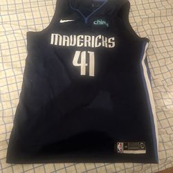Dirk nowitzki Dallas mavs jersey size L