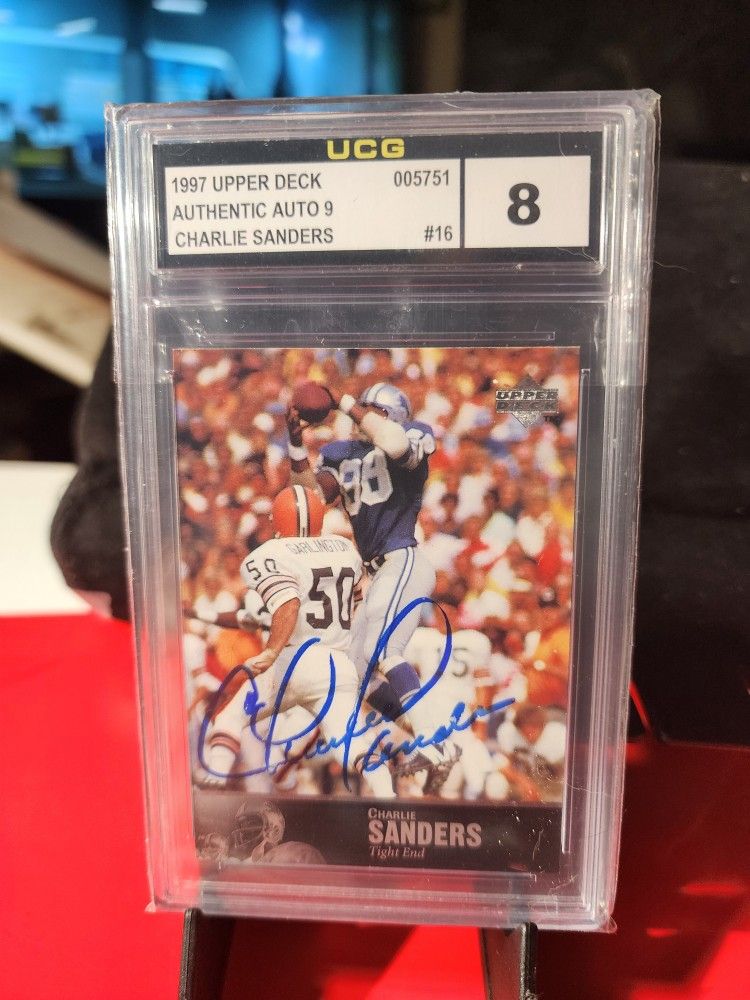 1997 Upper Deck #16 Legends Charlie Sanders HOF  UCG 8 Auto 9 Lions 