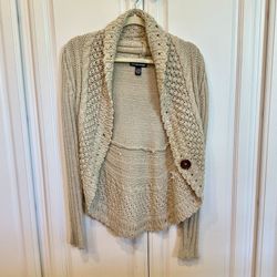 🍦 Beautiful cream knit sweater shawl