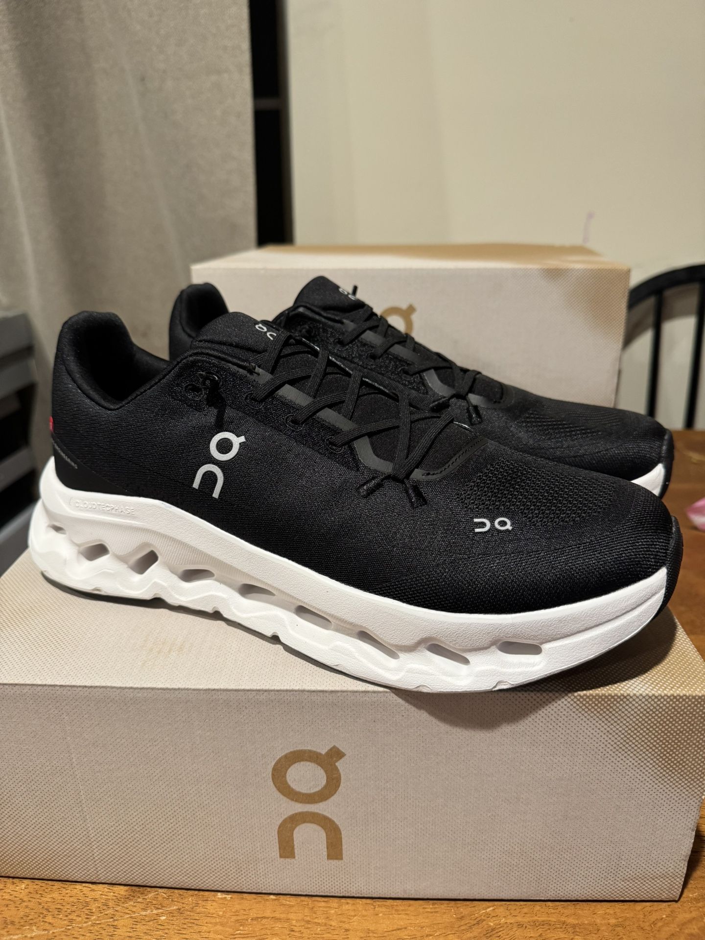 On cloud cloud tilt white black men shoes size 10 , 11