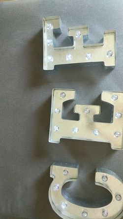 E and F light up letters
