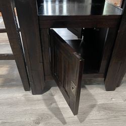 Dinning Table With 4 Genuine Leather Chairs 