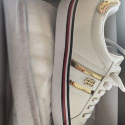 Tommy Hilfiger shoes 9M