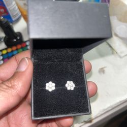 925 Silver And Moissanite Stud Earrings Good Quality 