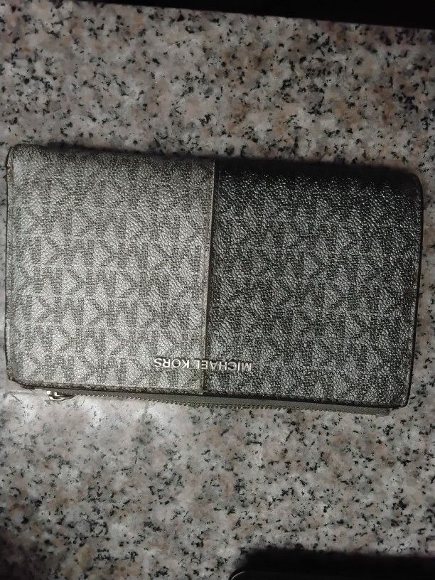 Micheal Kors Wallet + Change Purse