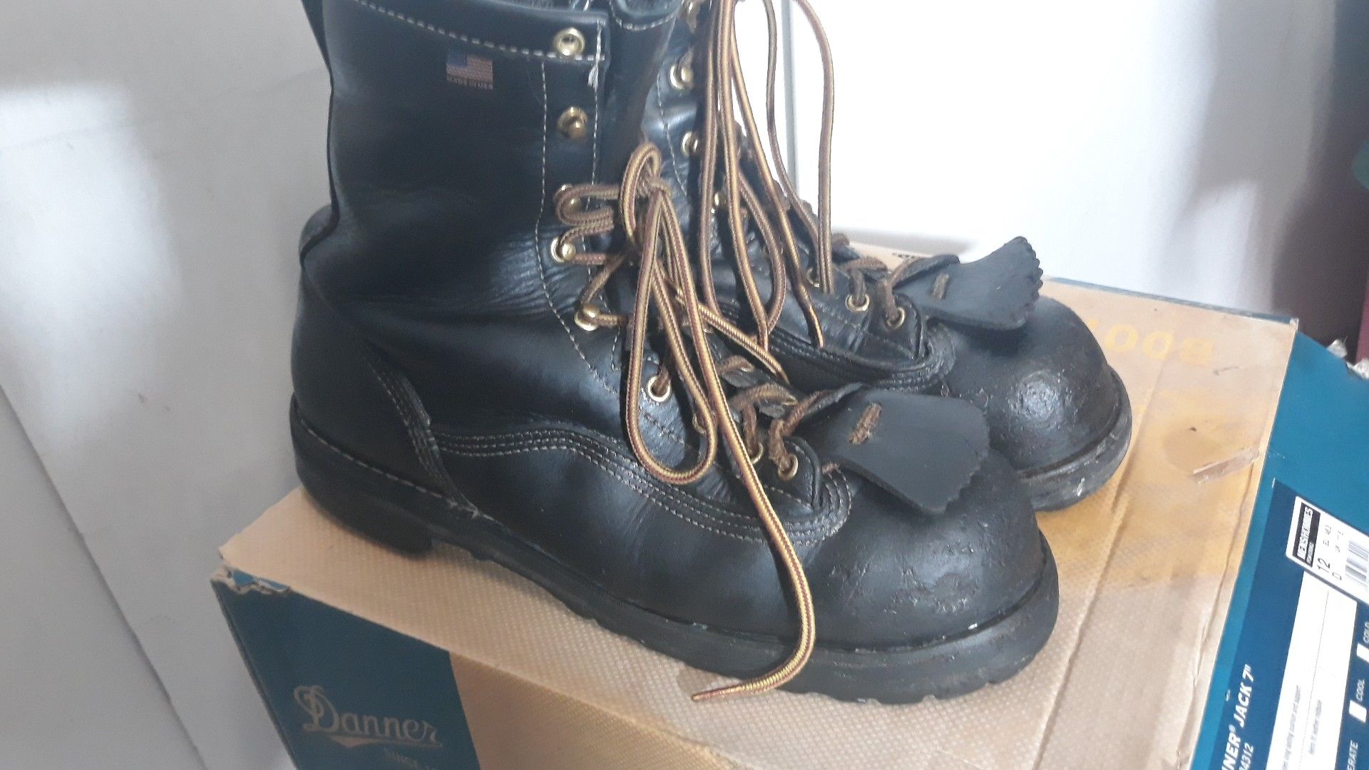 Mens used danner super rain forest boots