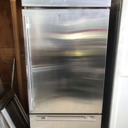 Sub Zero 36” Stainless Steel Built In Refrigerator Bottom Freezer 