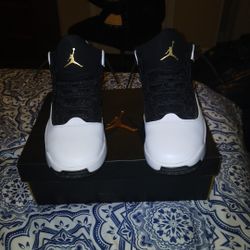 Jordan Max Aura 2 White/Metallic Gold-Black