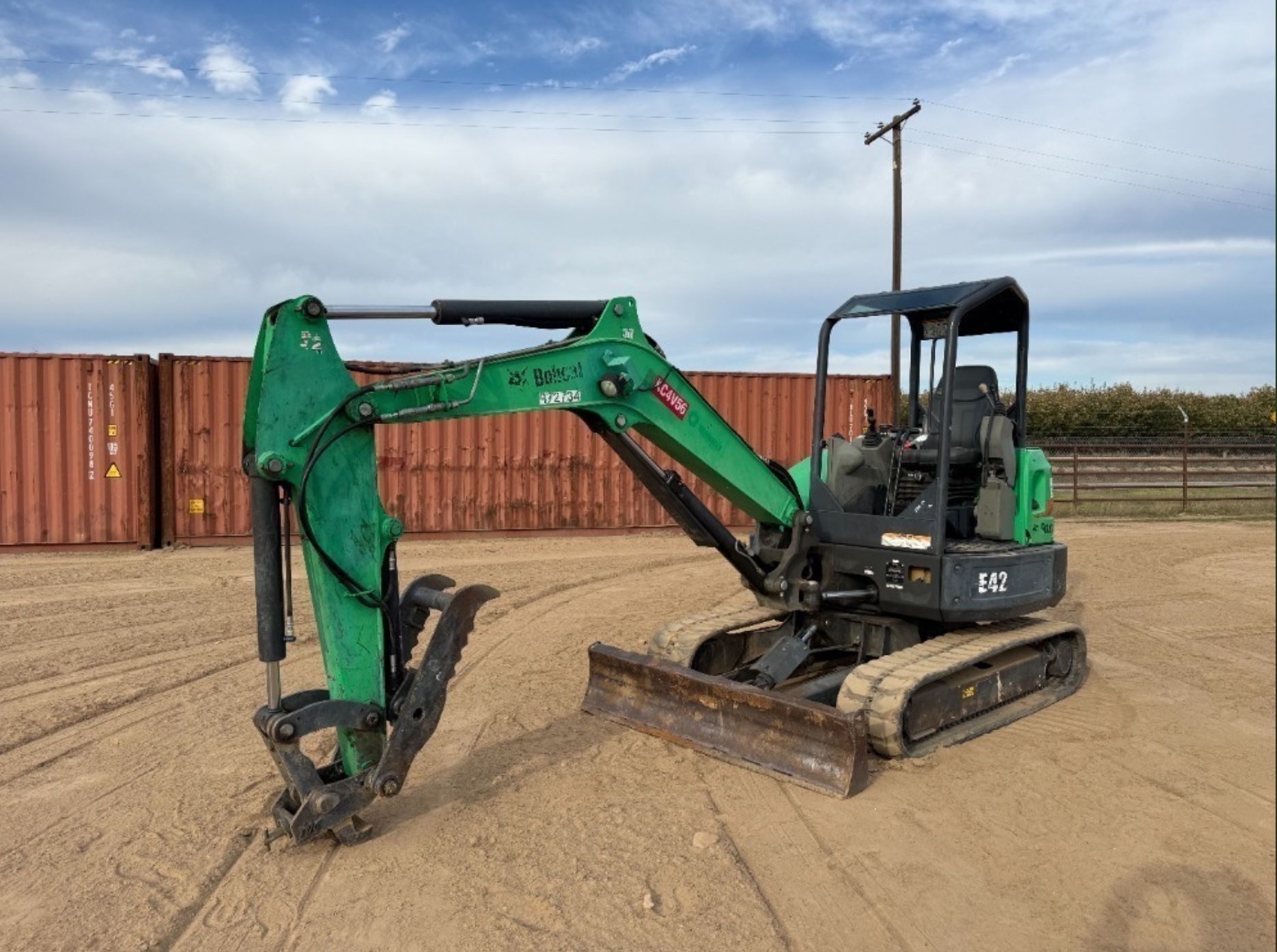 2017 BOBCAT E42 MINI HYDRAULIC EXCAVATOR, Q/C, HYDRAULIC THUMB, AUX HYDRAULICS, BACKFILL BLADE, CANOPY. S/N:B2VW13294 --(LOCATED IN MADERA, CA)--