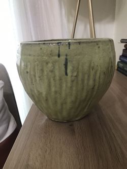 Light green plant holder