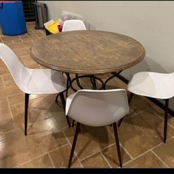 Round Dinning Room Table & Chairs