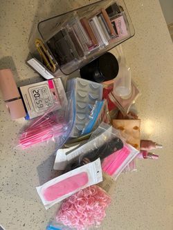 Eyelash tech equipment