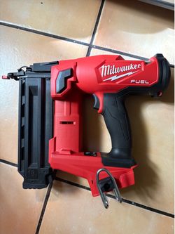 Milwaukee M18 Fuel Brad Nailer
