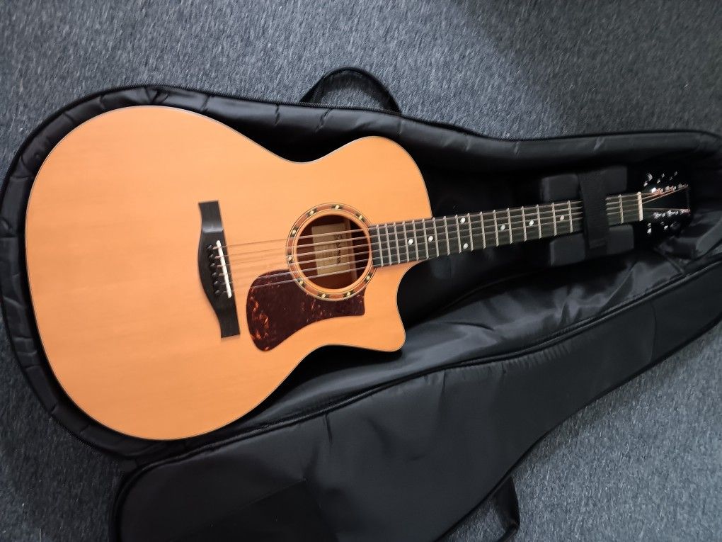 Eastman AC122-2CE Electric Acoustic  Guitar