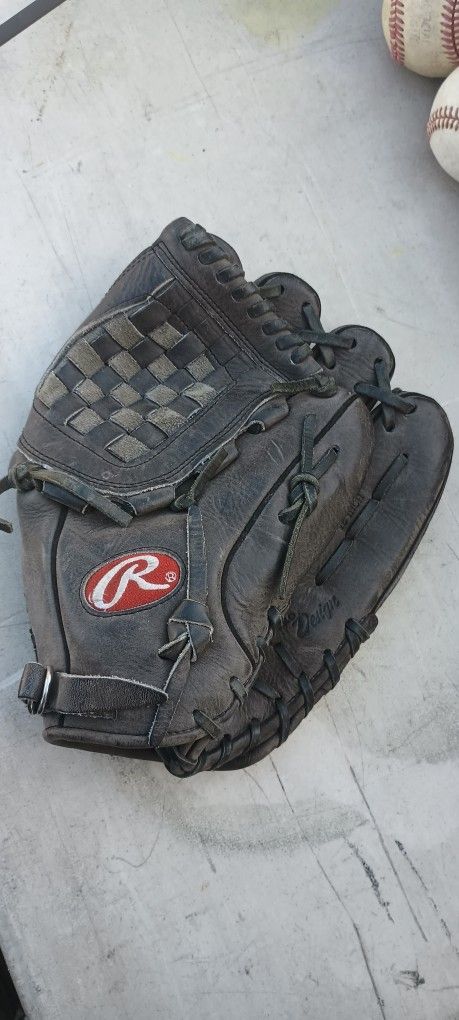 Rawlings Baseball Glove