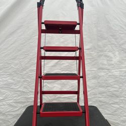 NEW Foldable 4 Step Ladders W/ Tool Holder