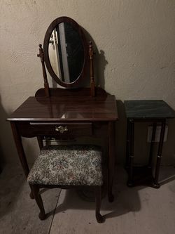 Vanity make up set, light stand and coffee end tanle