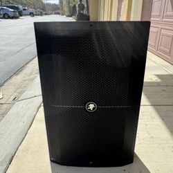 Mackie Thump 15 Inch Powered Speaker With Stand 