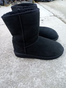 Ugg size 5 good shape