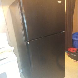 Black whirlpool Refrigerator With inside ICE maker!