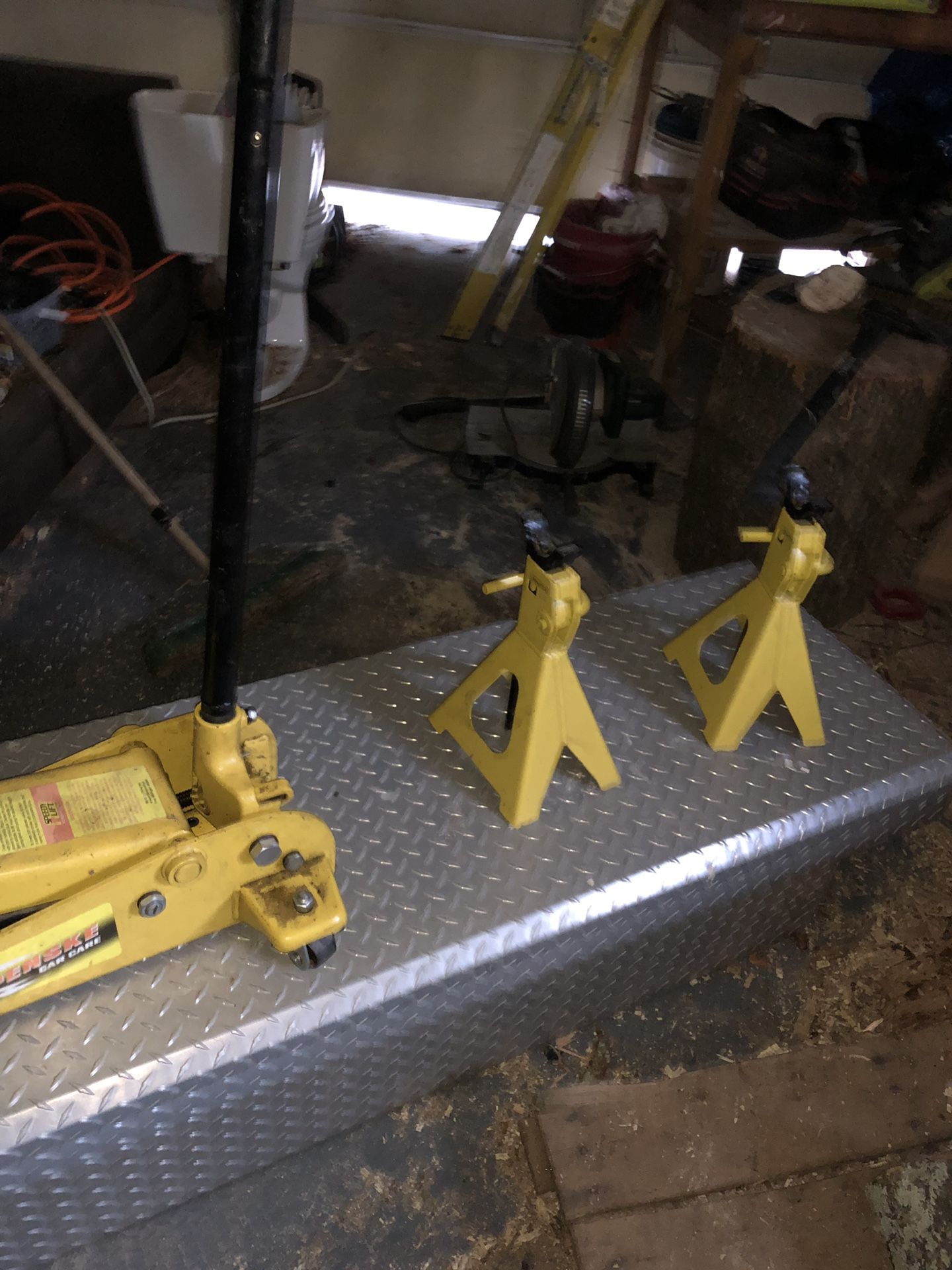 Penske 3-ton professional garage jack and jack stands