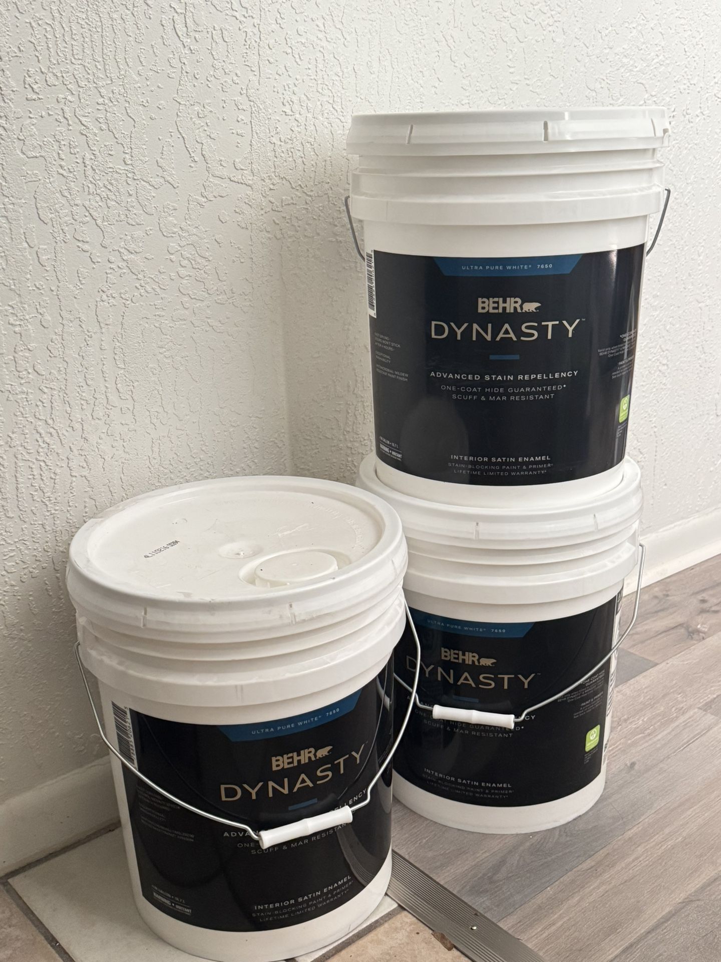 BN 5 Gallon Behr Dynasty Paint & Primer (Ultra Satin White)
