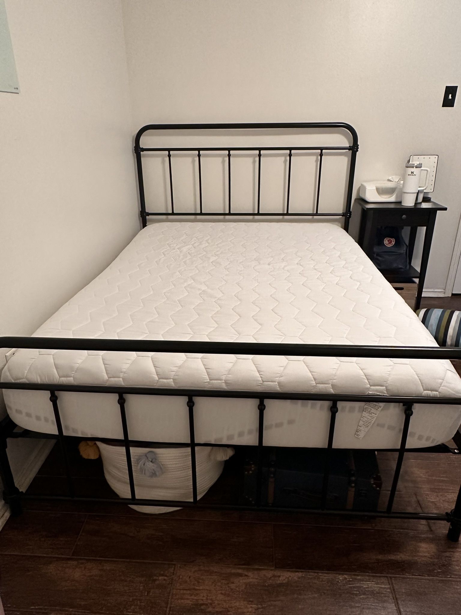 Full Size Bed + Mattress 