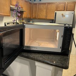 Large Over The Stove Microwave 