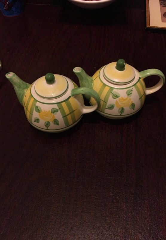 Royal Norfolk tea pot