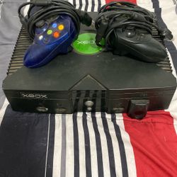 Original Xbox(no Cords) 2 Controllers 