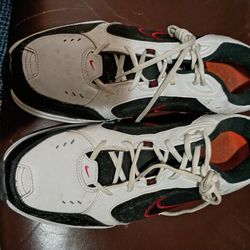 NIKE MONARCHS SIZE 14 MENS LIKE BRAND NEW IN BOX!