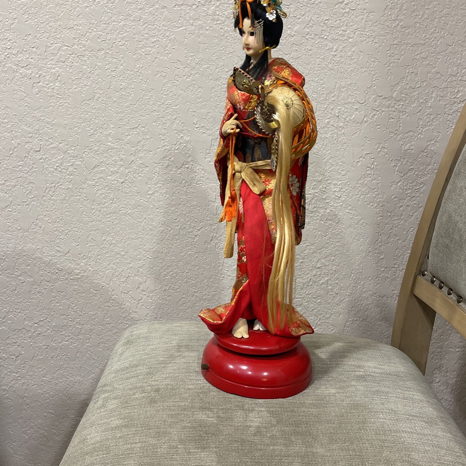 VTG. UNIQUE NISHI JAPANESE GEISHA DOLL MUSIC BOX ROTATING W/CASE 19"