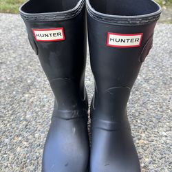 Man’s hunter rain boots