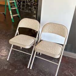 Pair ofPair of folding chairs