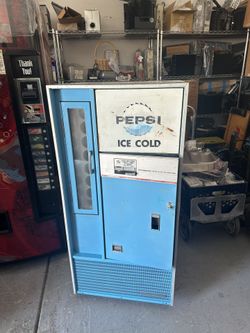 VINTAGE PEPSI VENDING MACHINE WITH WATER FOUNTAIN