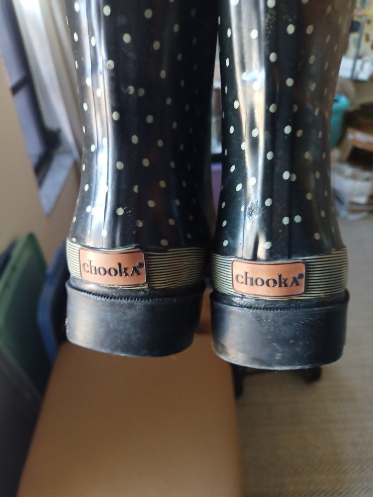 Women Rubber Boots Size 8. See Description
