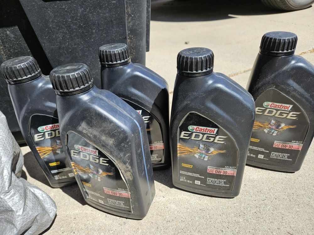 5 Qts Castrol 0w-30 Oil